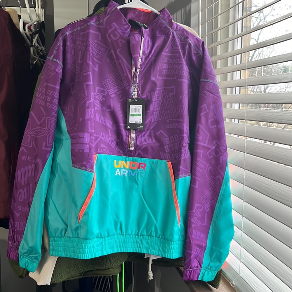 Men’s Under Armour Jacket in Large.